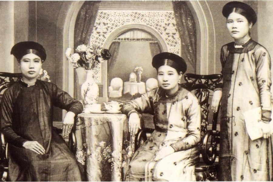 Áo dài qua các thời kỳ
