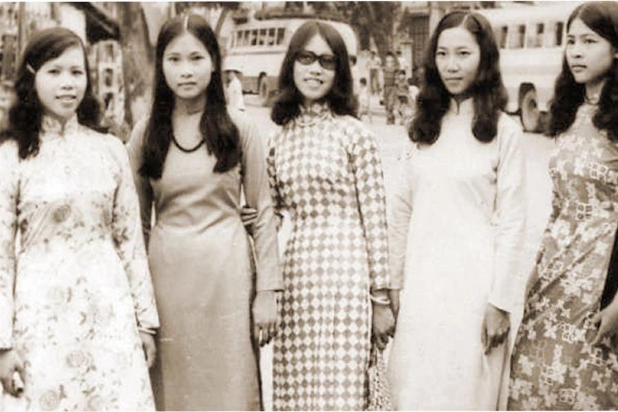 Áo dài qua các thời kỳ